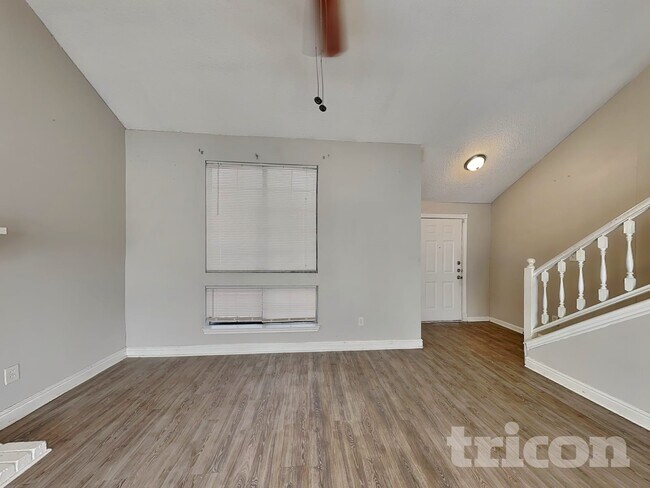 Photo - 1506 Briarpath Ln