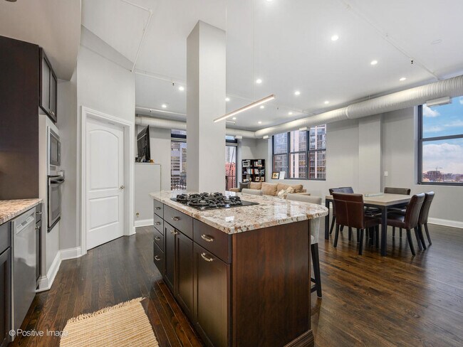 Photo - 360 W Illinois St