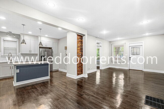 Photo - 2028 Hoyt Ave