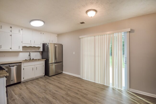 Photo - 417 Willow Ct SE