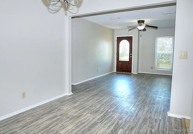 Photo - 709 Balfour Rd