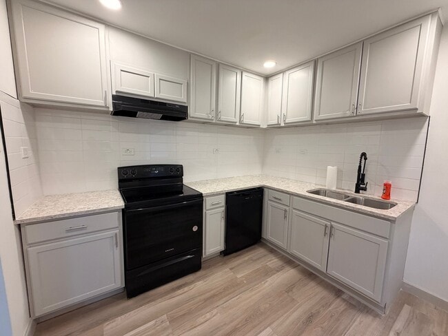 Photo - 3 Pershing Dr Unit B