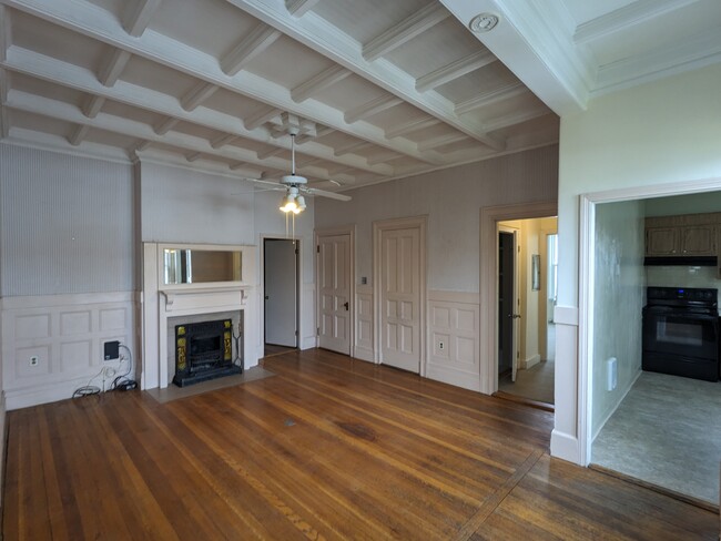 Living room - 6 Hawthorne St Apartments Unit 1