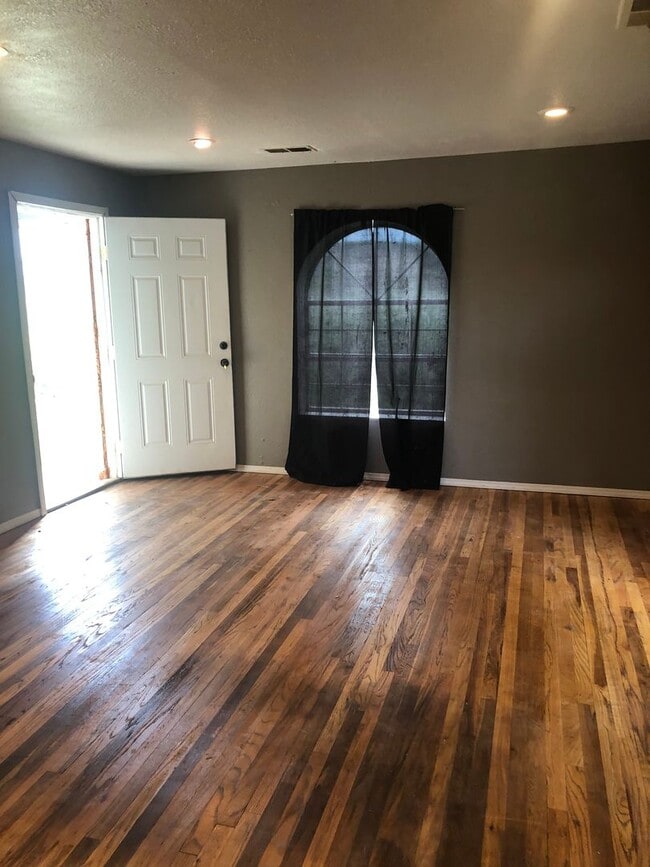 Photo - Socorro NM large 1 Bedroom house