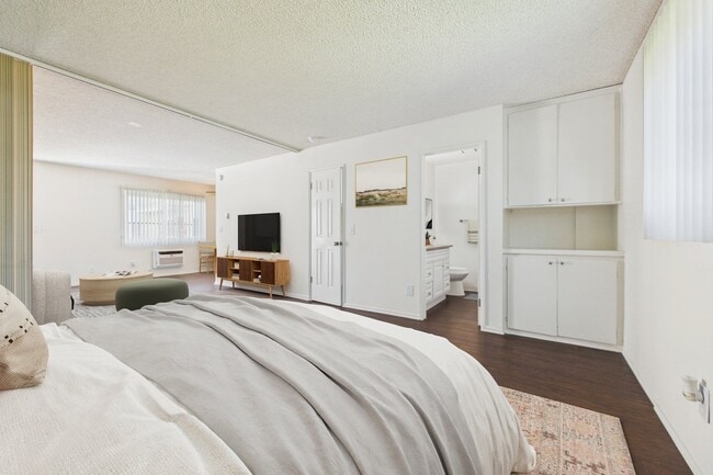 Gilmore  Apartments Van Nuys