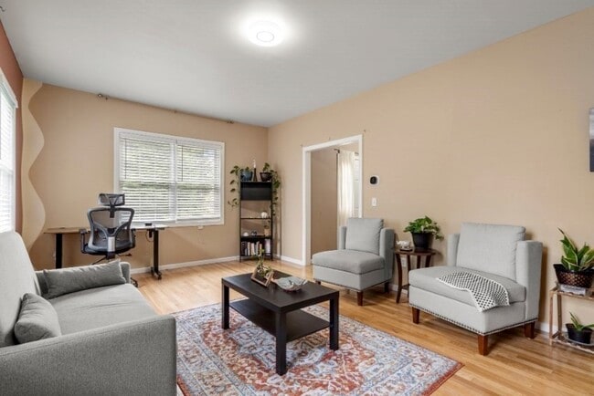 Photo - 5 Equestrian Ln