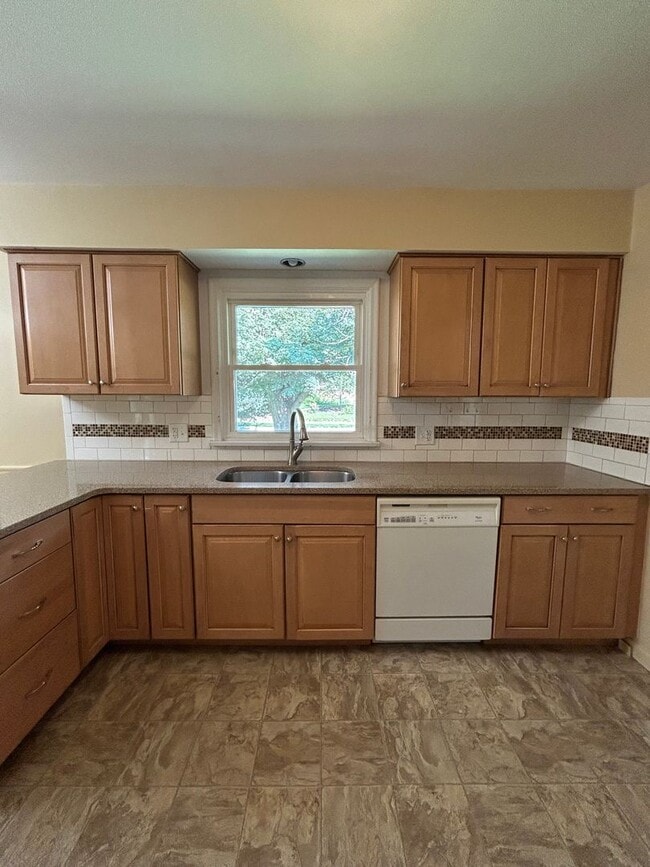 Photo - 704 N 74th Ave
