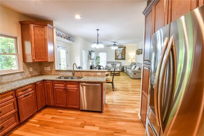 Photo - 1865 Oak Tree Hollow