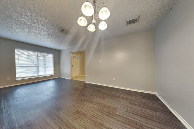 Photo - 13906 Rosetta Dr