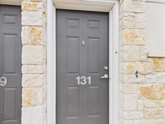 Photo - 711 W 32nd St Unit 108