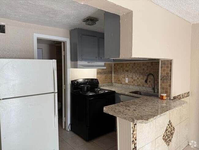 Building Photo - 4570 Transport Rd Unit Transport Rd B Rental