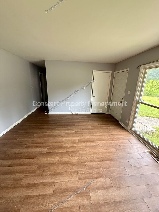 Photo - 3343 Ohara Dr S