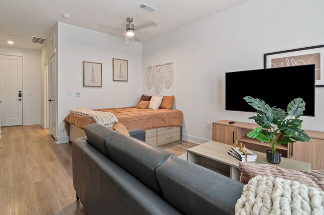 Building Photo - 701 Richmond Ave. Unit ID1335750P