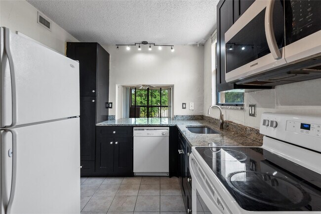 Photo - 8429 Forest Hills Dr Unit 304