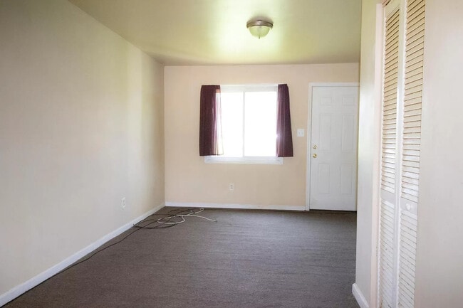 Photo - 32620 Manistee St Unit 1