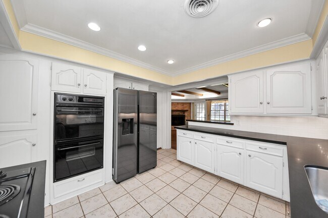 6159 Ella Lee Ln