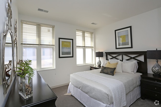 Sidney - Primary Bedroom