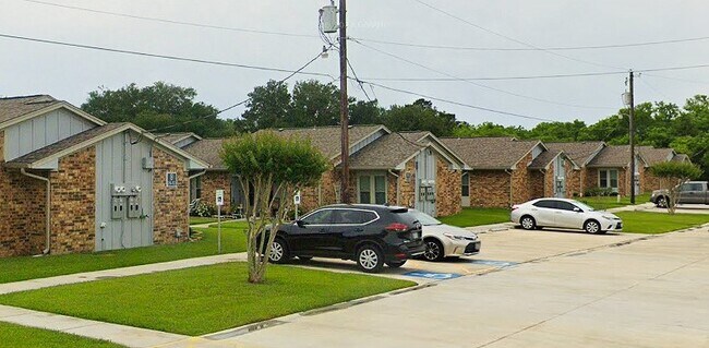 Photo - 1749 E Henderson Rd