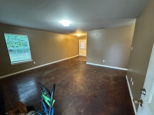 Photo - 206 Memory Ln