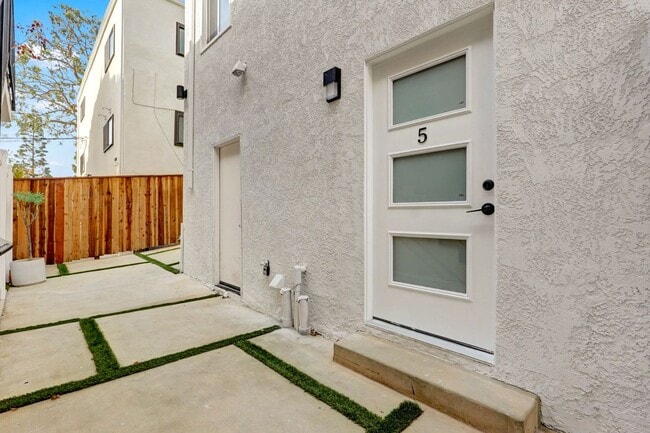 Photo - 644 Pier Ave