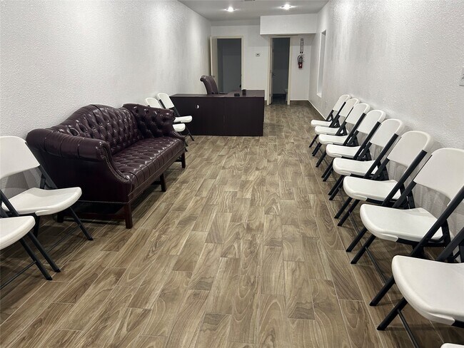 Photo - 7424 Lindencrest St