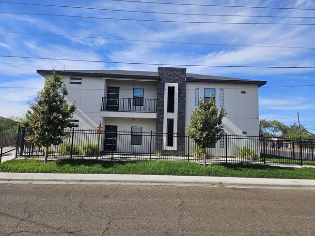 Building Photo - 2907 Clark Blvd Unit 2