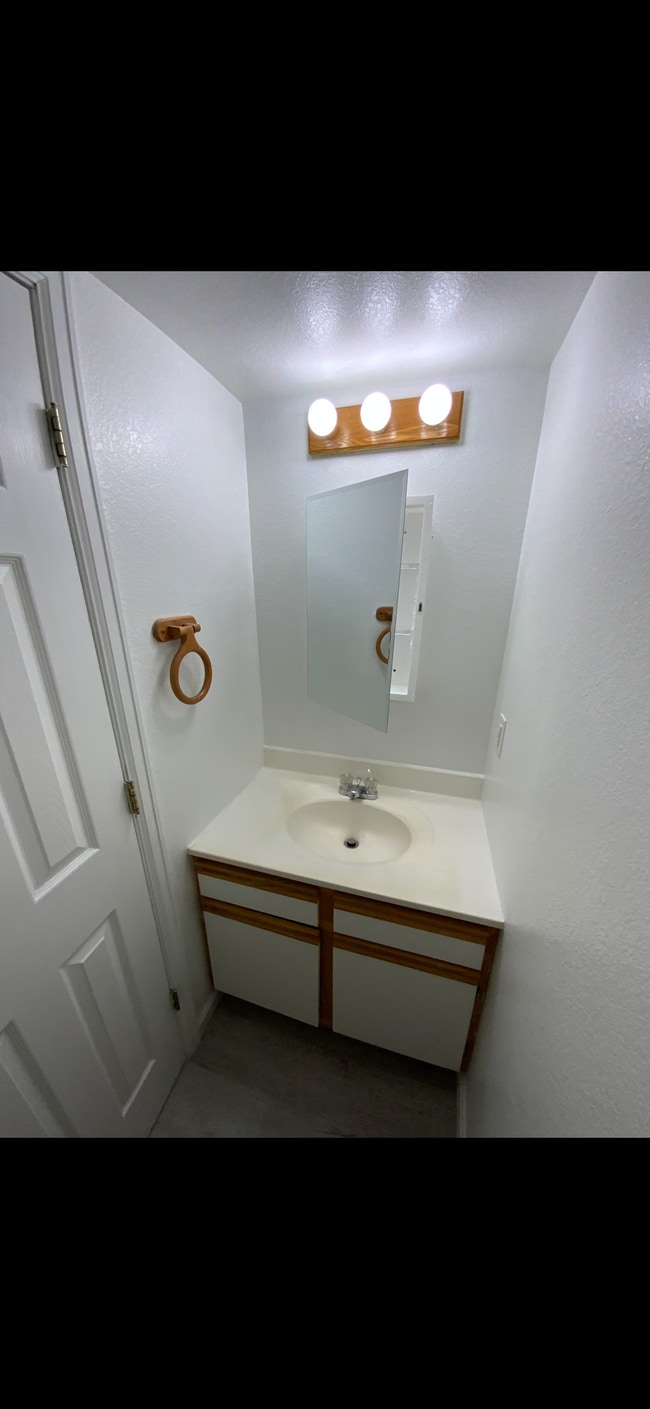 Half bathroom downstairs - 28 Yorkshire Rd