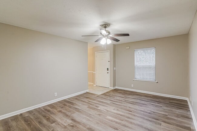 Photo - 1043 Tom Hailey Blvd