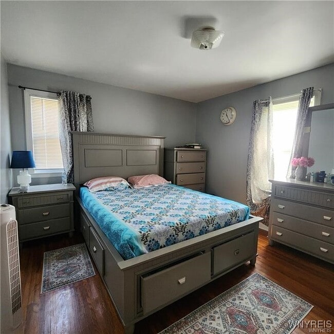 Photo - 526 Capen Blvd