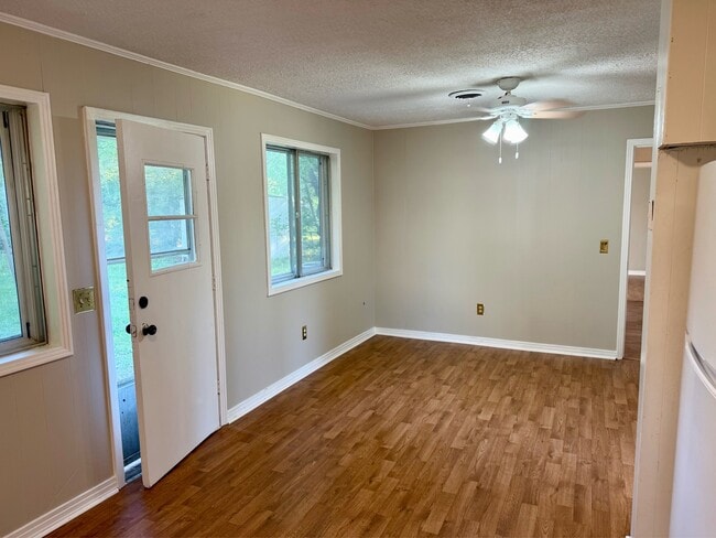 Photo - 930 Bickerstaff St