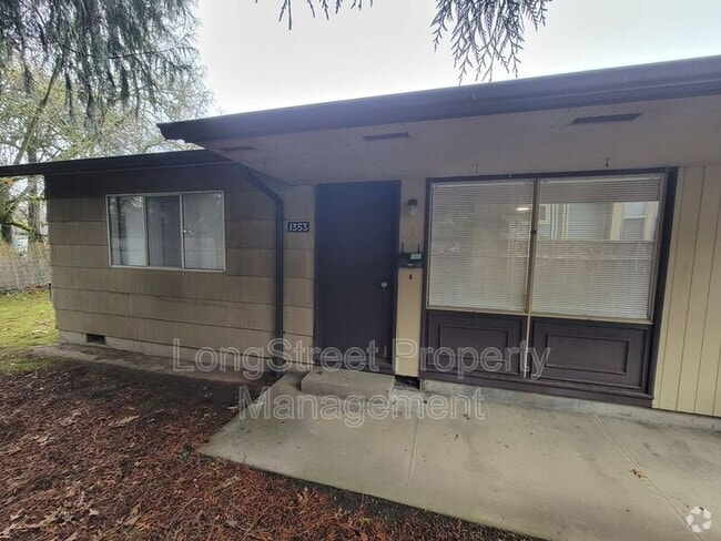 Building Photo - 1353 NW Tyler Ave Rental