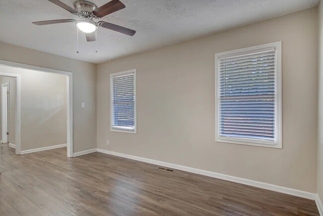 Building Photo - 1428 David Cir