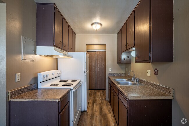 1BR, 1BA - 600SF - Kitchen - Minnehaha Apartments