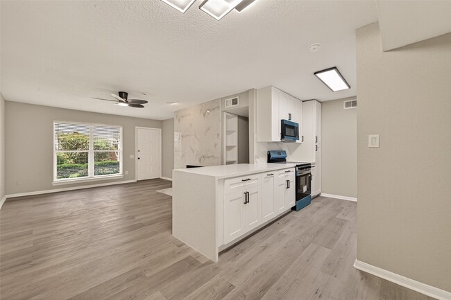 Photo - 1860 White Oak Dr Unit 311