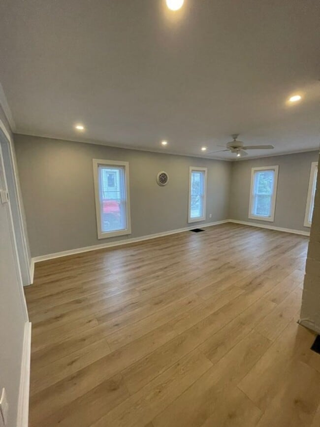 Photo - Newly Renovated 2 Bedroom Duplex