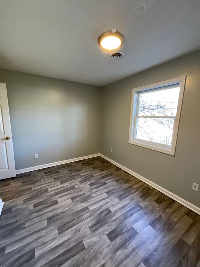 Photo - Creekview Apartments - Kingsport, TN