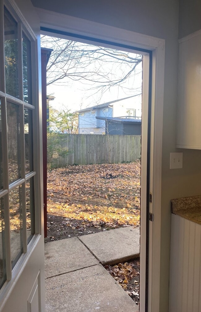 Photo - 1011 Mark St