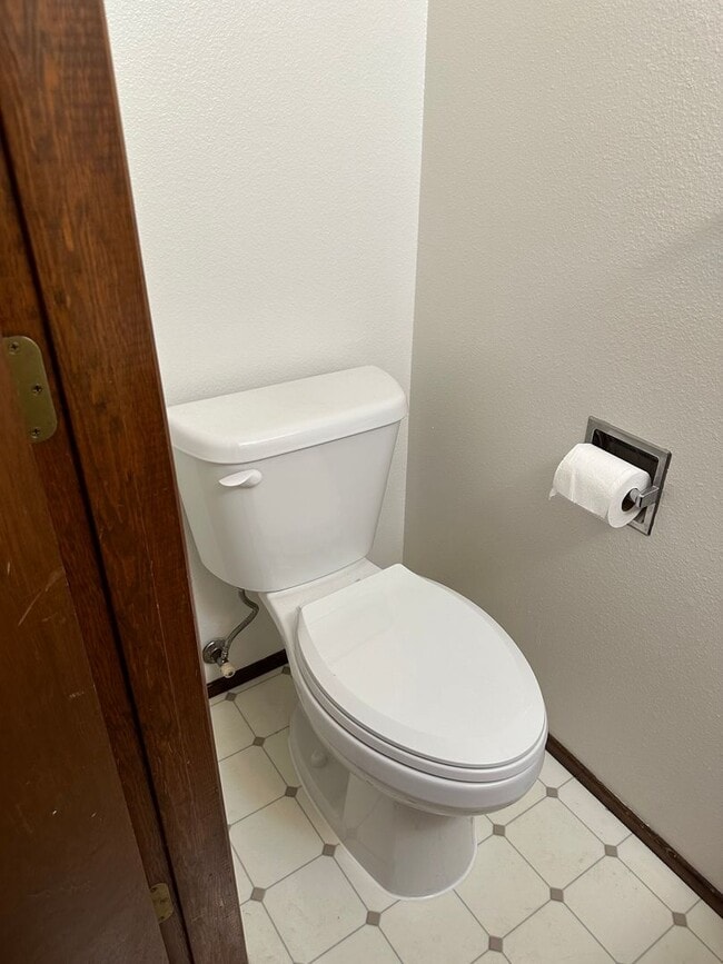 Photo - 2 bedroom 1.5 bathroom duplex in quiet Thurston neighborhood!