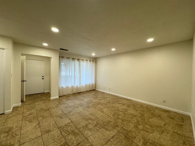 Photo - 1975 Olmo Way