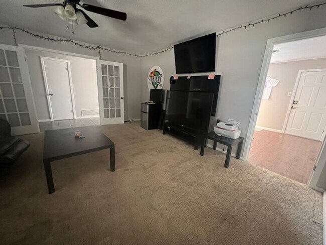 Photo - 2549 Campus Court Casa