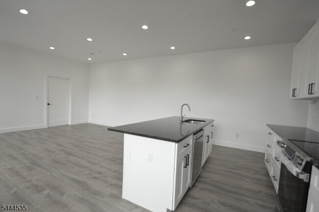 340 Millburn Ave Unidad 2A
