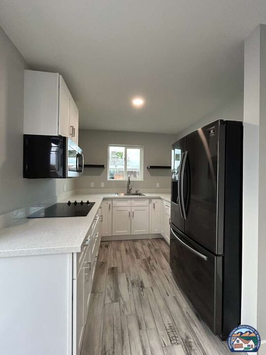 Photo - 1583 Lenrey Ave