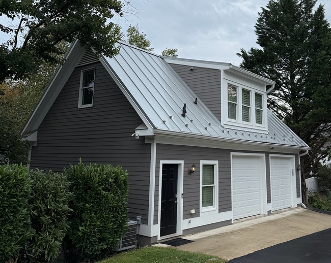 Building Photo - 312 Tschiffely Square Rd Rental