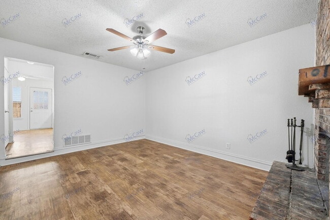 Photo - 800 Bluebonnet Dr