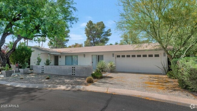 Building Photo - 4629 E Earll Dr Rental