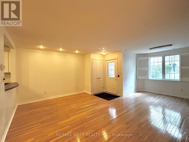 Photo - 108 Finch Ave W