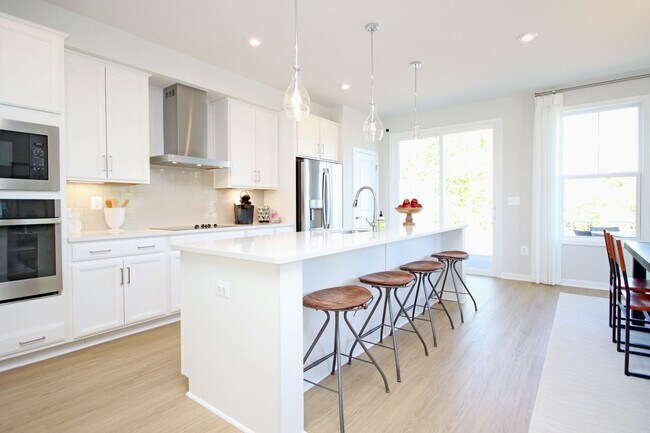 Photo - End-Unit Avon Park Townhome Near Biscuit Run Park