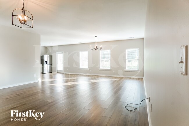 Photo - 187 Crossroads Cir