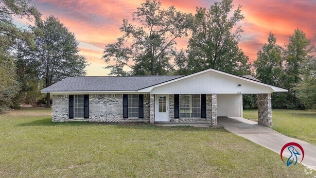 Building Photo - Coming Available in September – Updated 3 ... Rental