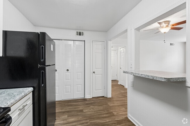 The Dogwood Plus 2BR, 1BA - 862SF - Kitchen